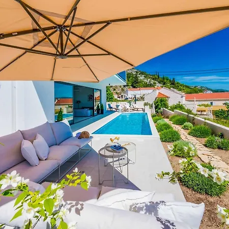 Villa Blue Diamond